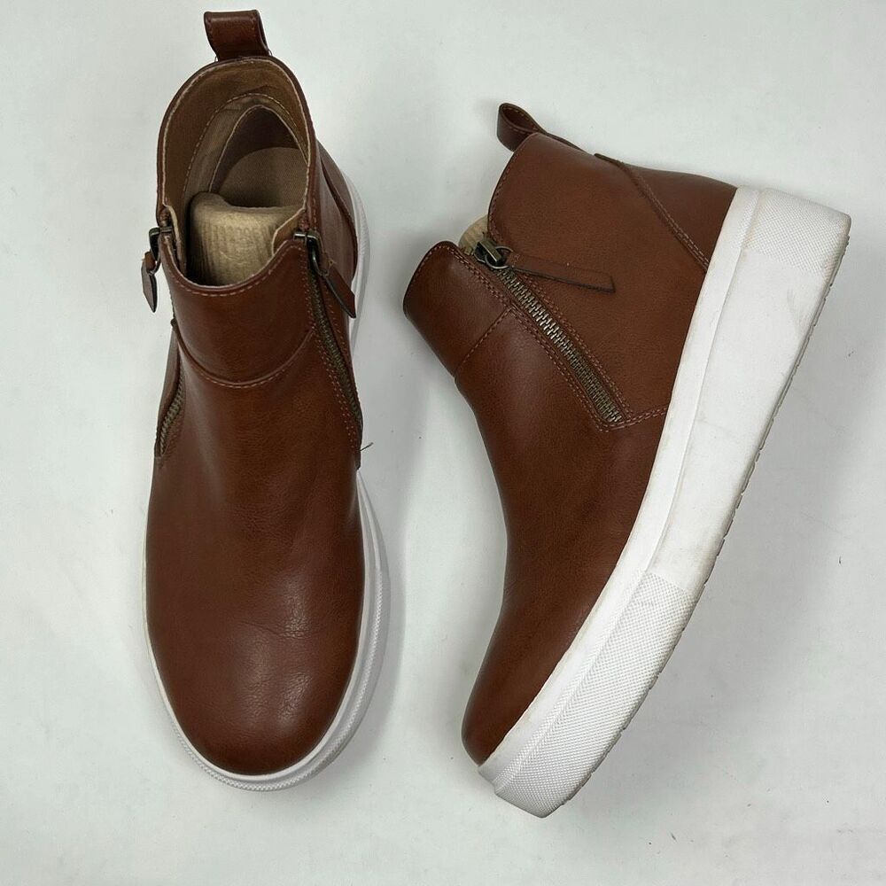 Yellow Box Erinn Ankle Boot Womens Sz 8.5 Tan Brown Side Zip Sneaker Chelsea